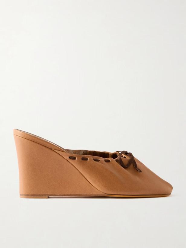 Braune Schuhe mit Keilabsatz
