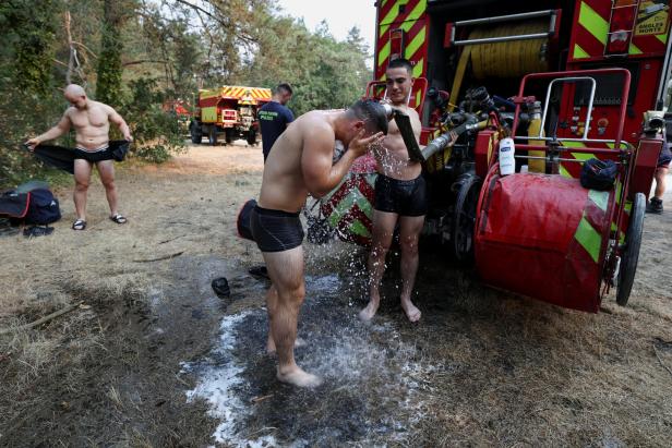 Firefighters battle Fontainebleau forest blaze near Paris