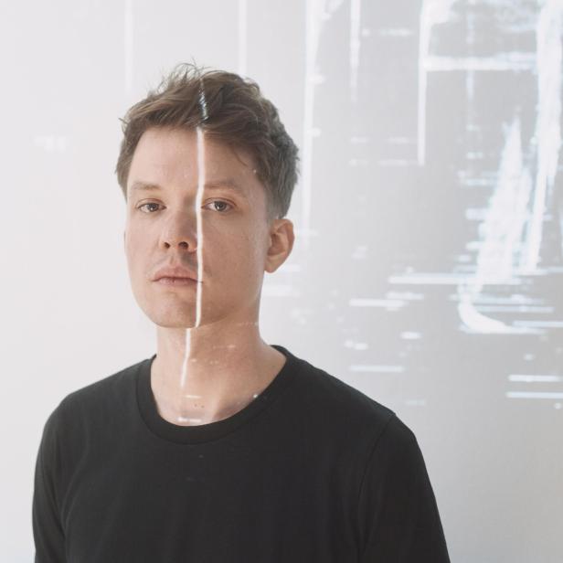 Monocolor alias Marian Essl erschafft minimalistische Raum- und Klanglandschaften.