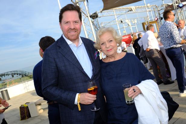 Daniel Serafin mit seiner Mama Ingeborg