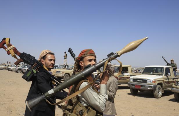 Houthis mobilize more fighters amid internal tensions