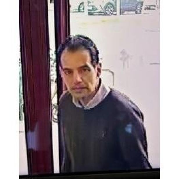 Die Polizei sucht nach diesem Mann.