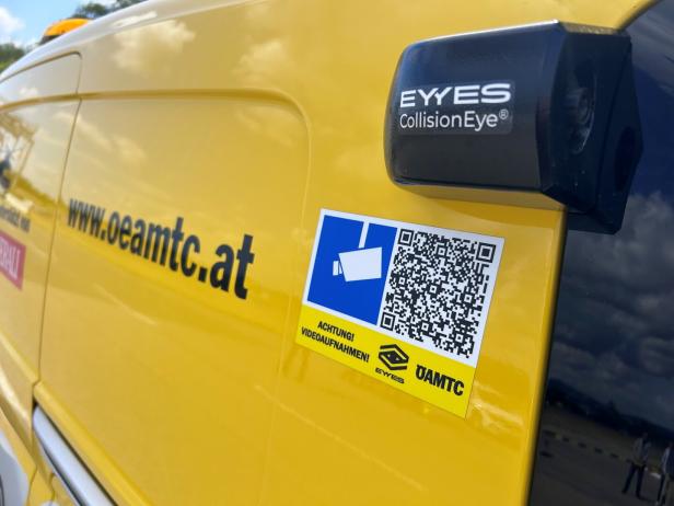 Wachsames Auge in Form einer Kamera am Heck der Fahrzeuge von ÖAMTC und Asfinag.
