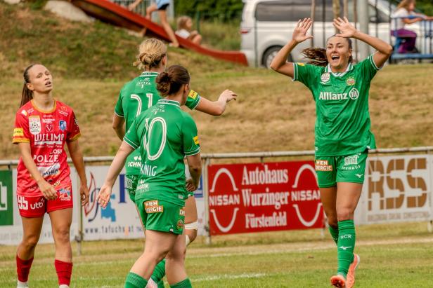 Rapid Spielerinnen jubeln