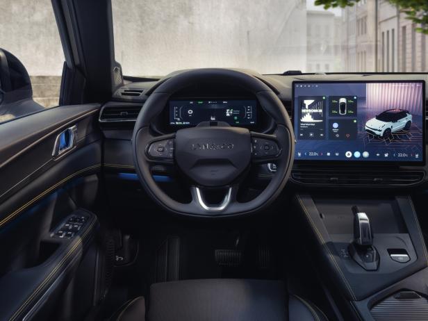 Der Lynk & Co 01 wird - ähnlich wie Teslas - hauptsächlich über ein großes Display bedient.