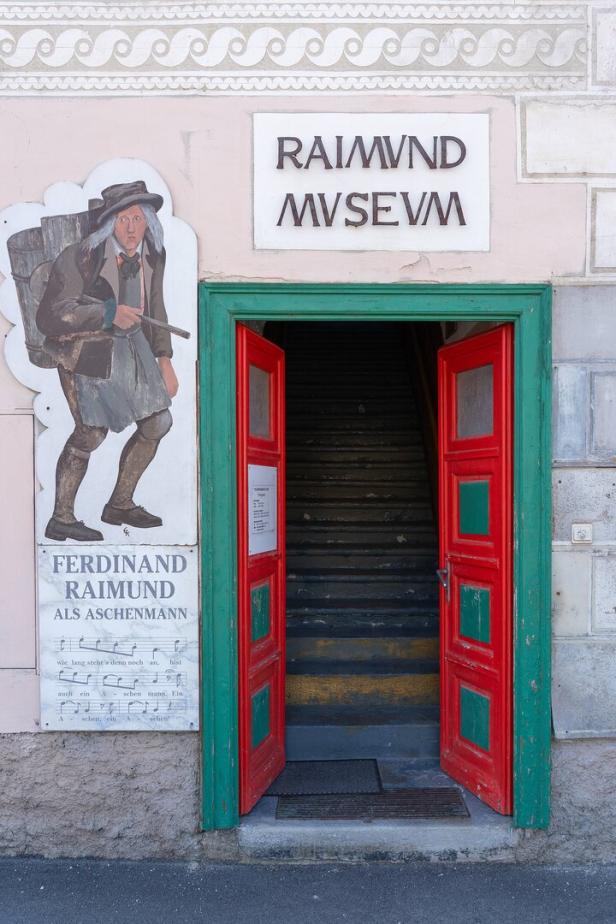 Führung durch das Raimund Musem für die Besetzung der Festspiele Gutenstein