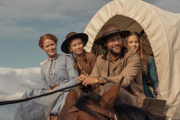 Die Familie Ingalls in der Neuauflage von "Unsere kleine Farm" - mit Papa Charles, Mama Caroline und den beiden Töchtern Laura und Mary.