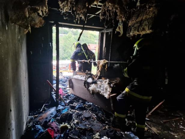 Haus in Vollbrand von innen.