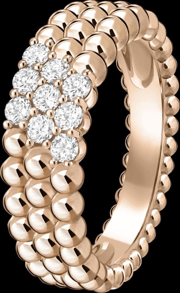 Goldener Ring mit Kugelstruktur und weiß funkelnden Steinen.