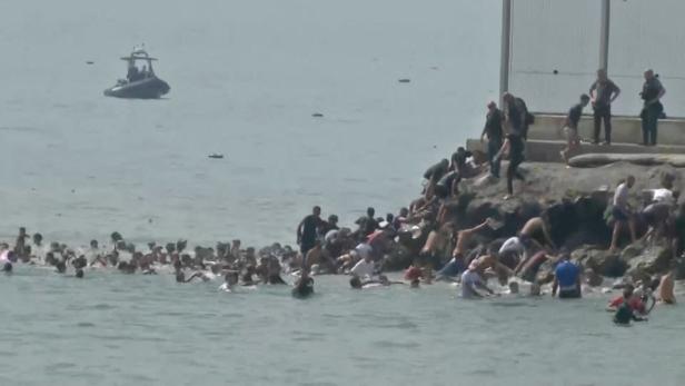 Migrants swim to Spain's Ceuta in mass border crossing