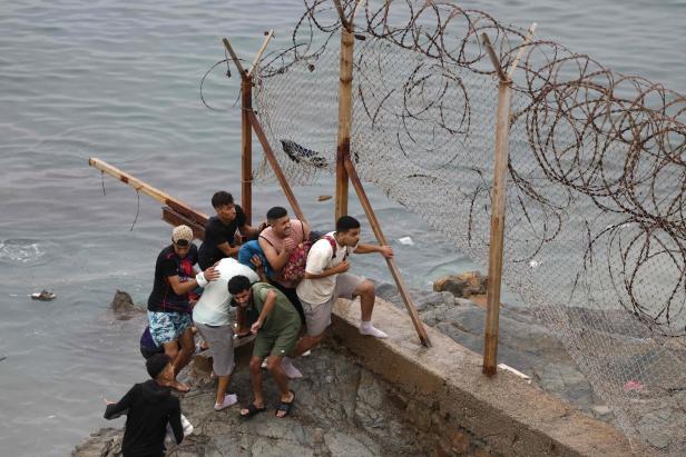 TOPSHOT-MOROCCO-SPAIN-MIGRATION