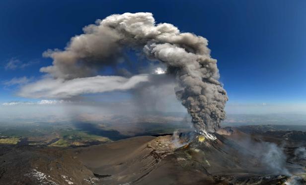 TOPSHOT-ITALY-VOLCANO-ETNA-ERUPTION