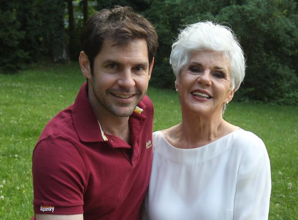 Manuel Witting mit seiner Mutter Maresa Hörbiger