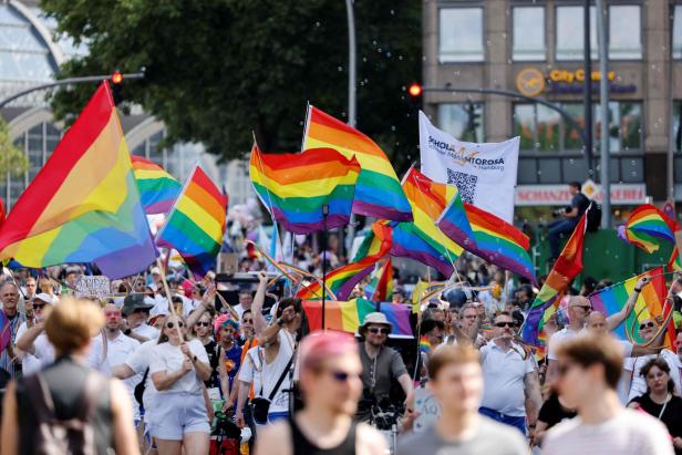 GERMANY-LGBTQ+-GENDER-GAY-QUEER-PRIDE-PARADE-CSD