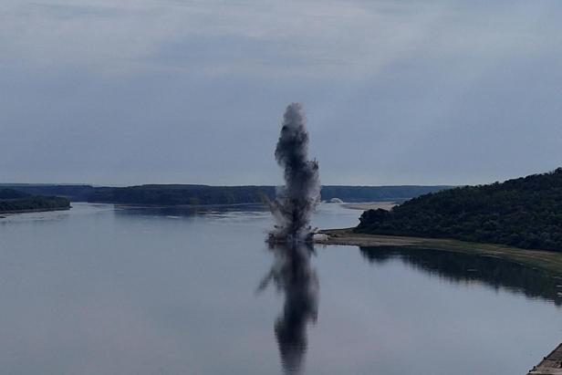 Romanian navy attempts Danube diversion with controlled explosions