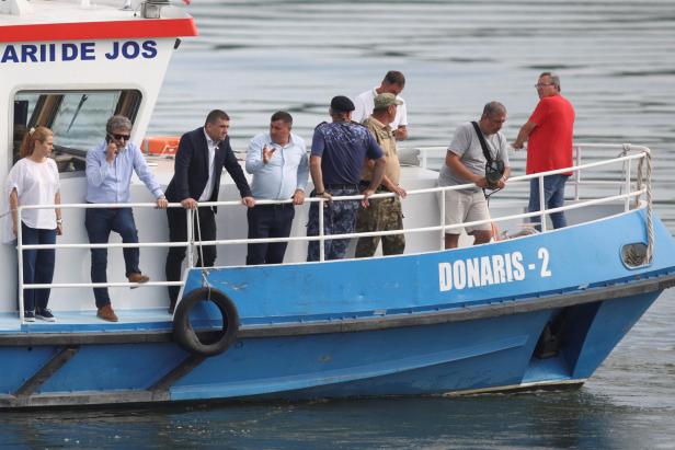 Romanian navy attemtps Danube diversion with controlled explosions