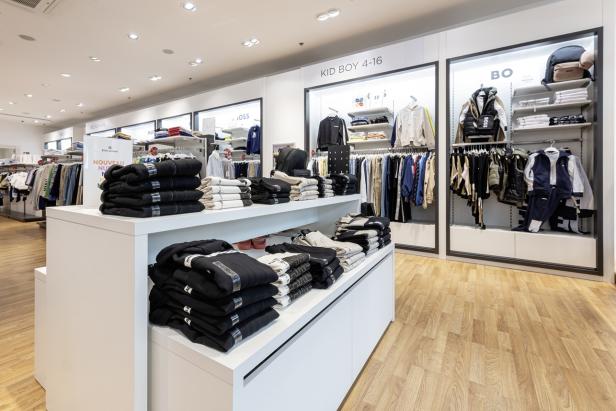 Klamotten in einem Laden 