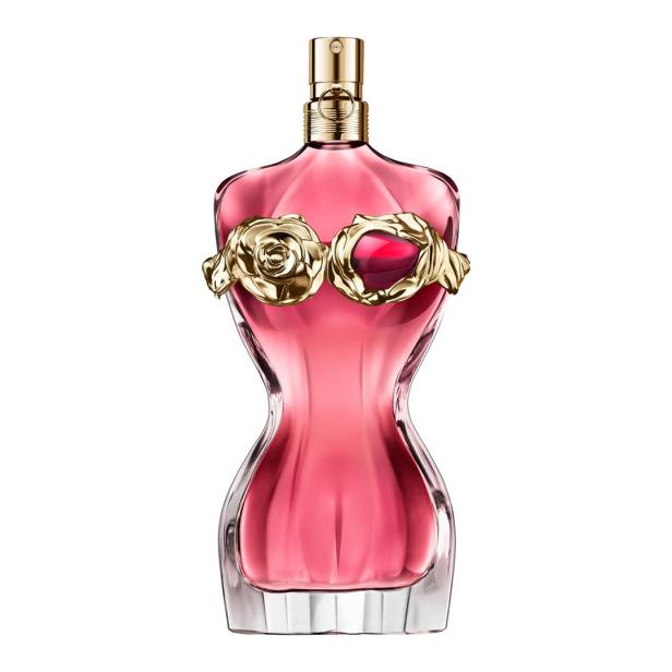 Pinke Parfümflasche in Torsoform mit goldenen Rosenverzierungen und Sprühkopf auf weißem Hintergrund.