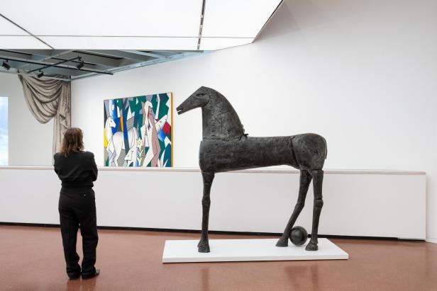 Ein Pferd in eine mMuseum 