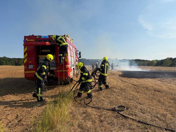  Feldbrand bei Enzersdorf im Thale