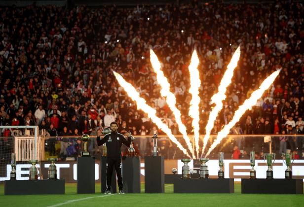 Vozinha makes his first appearance in front of Colo Colo fans
