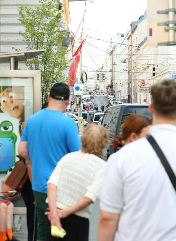 WIEN: GROSSEINSATZ DER POLIZEI IN DOROTHEUM-STANDORT