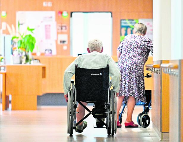 ++ THEMENBILD ++ PFLEGE/PFLEGEPERSONAL/PFLEGEHEIM/KRANKENPFLEGE/GESUNDHEITSBEDIENSTETE/KRANKENHÄUSER/GERIATRIE