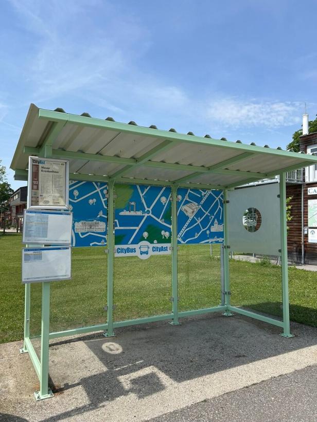 Buswartehäuschen im Ort erststrahlen bereits in mint