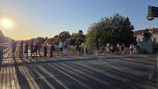 Auf der Wiener Kennedy-Brücke