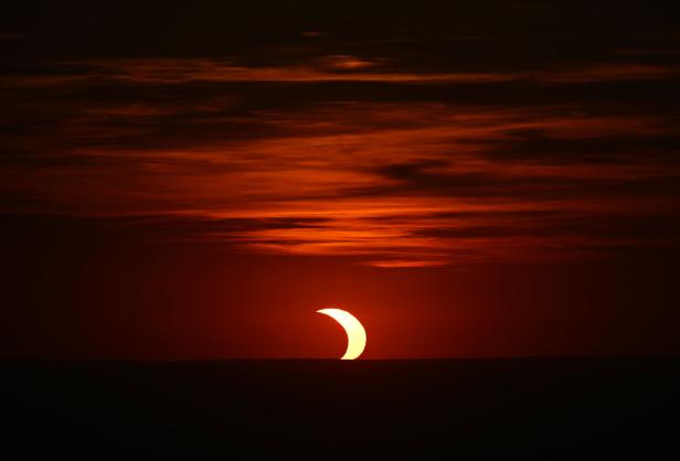 PARTIELLE SONNENFINSTERNIS ÜBER ÖSTERREICH: SALZBURG PARTIELLE SONNENFINSTERNIS ÜBER ÖSTERREICH: SALZBURG