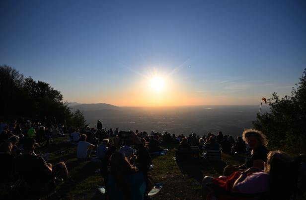 PARTIELLE SONNENFINSTERNIS ÜBER ÖSTERREICH: SALZBURG PARTIELLE SONNENFINSTERNIS ÜBER ÖSTERREICH: SALZBURG