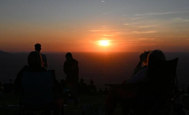 PARTIELLE SONNENFINSTERNIS ÜBER ÖSTERREICH: SALZBURG PARTIELLE SONNENFINSTERNIS ÜBER ÖSTERREICH: SALZBURG