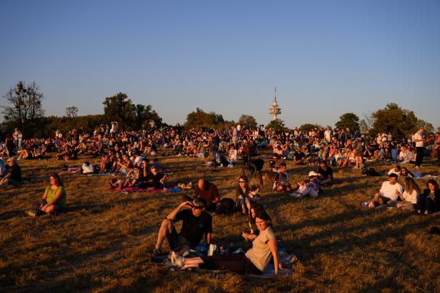 PARTIELLE SONNENFINSTERNIS ÜBER WIEN PARTIELLE SONNENFINSTERNIS ÜBER WIEN