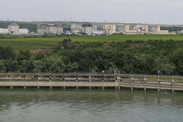 Romanian authorities attemtp Danube diversion with dredging ships