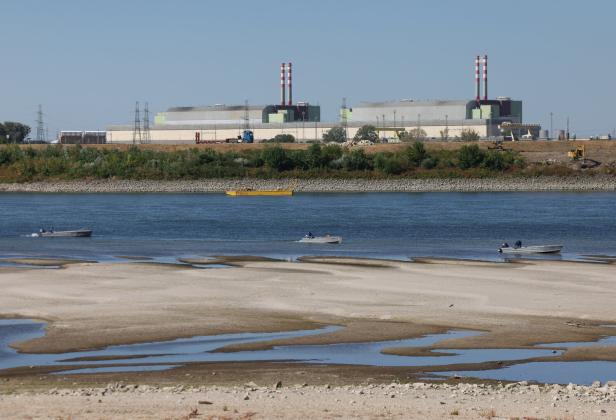 Hungary prepares barges and starts riverbed works to avert plant shutdown
