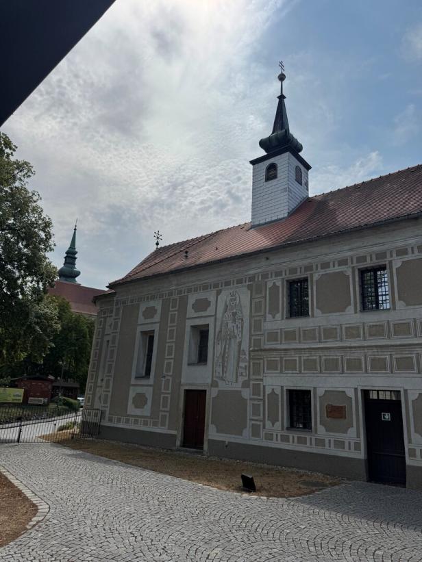 Das alte Bürgerspital in Poysdorf hat eine hübsche Fassade, aber auch eine sehr respektable Ausstellung.