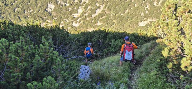 ++ HANDOUT ++ SALZBURG: ZWEI VERIRRTE WANDERER IM SALZBURGER FLACHGAU AUS BERGNOT GERETTET