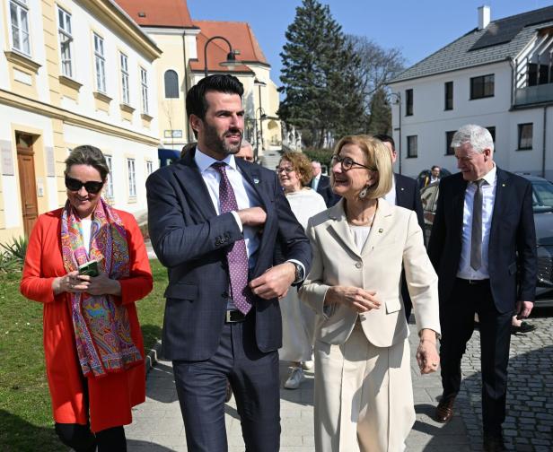 NIEDERÖSTERREICH: REGIERUNGSKLAUSUR VON ÖVP UND FPÖ: LANDBAUER (FPÖ) / MIKL-LEITNER (ÖVP)