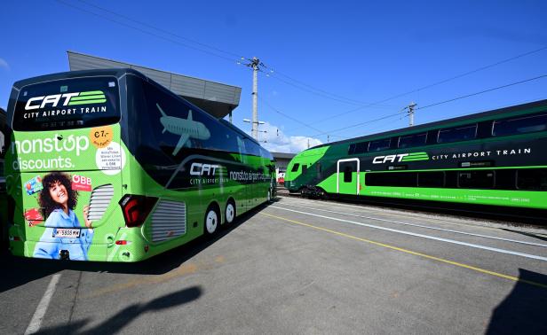"PRÄSENTATION DES NEUEN CITY AIRPORT TRAIN UND DER 'CAT BY BUS'-FLOTTE"