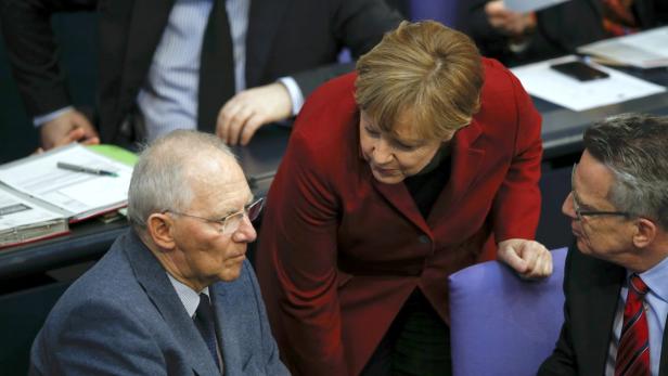 Um "Mama Merkel" wird es zusehends einsam