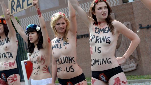 Femen-Büro in Flammen