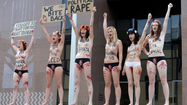 Femen-Büro in Flammen