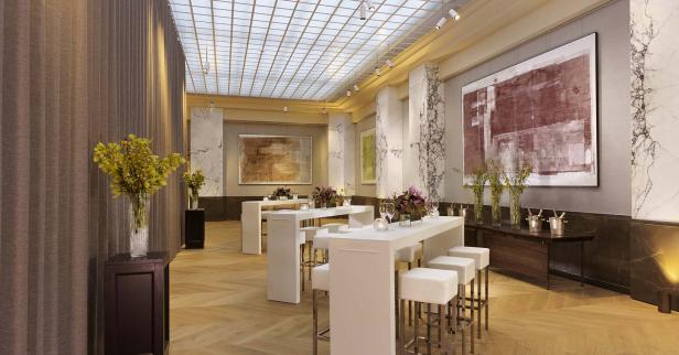 Ein elegant eingerichteter Raum mit Stehtischen und Kunstwerken an den Wänden.