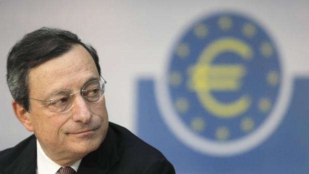 Mario Draghi Mario Draghi vor dem Logo der Europäischen Zentralbank.