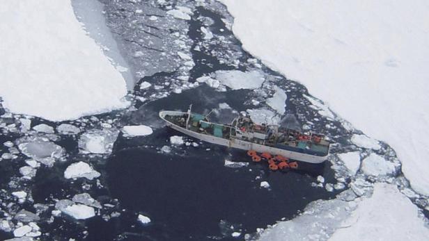 Crew kämpft gegen Untergang in Antarktis
