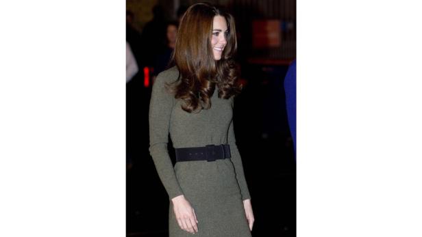 Prinz William tanzt, Kate lacht