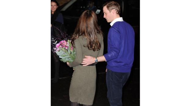 Prinz William tanzt, Kate lacht