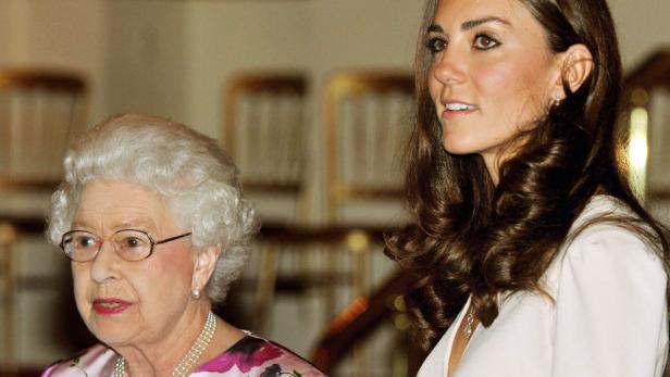 Prinz William tanzt, Kate lacht