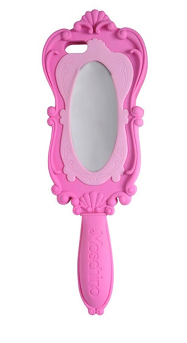Ein rosafarbener Moschino-Handspiegel im Vintage-Stil.