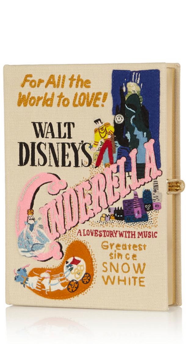 Das bestickte Cover eines Buches mit dem Titel „Walt Disney’s Cinderella“.